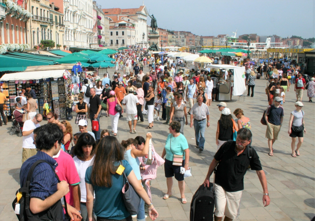 관광객으로 붐비는 베니스 산마르코 광장 인근. 남태우 기자