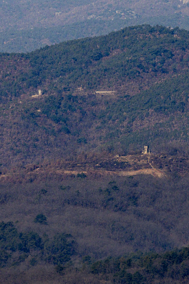 28일 경기도 연천군 비무장지대(DMZ) 북측 최전방 감시초소(GP) 일대. 연합뉴스