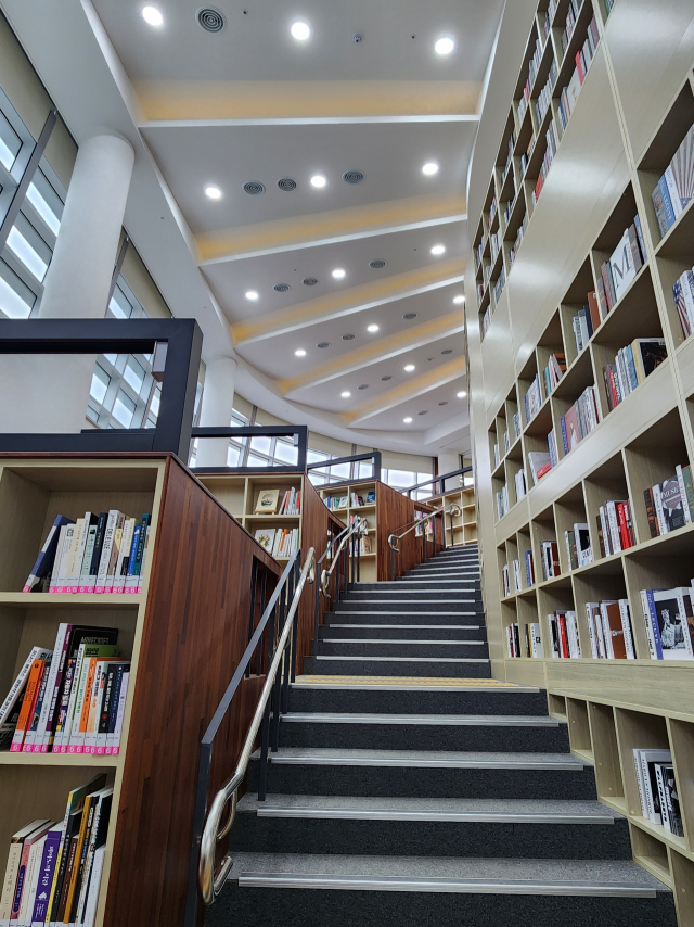 양산지혜마루 내에 위치한 삼산도서관 전경. 양산시 제공