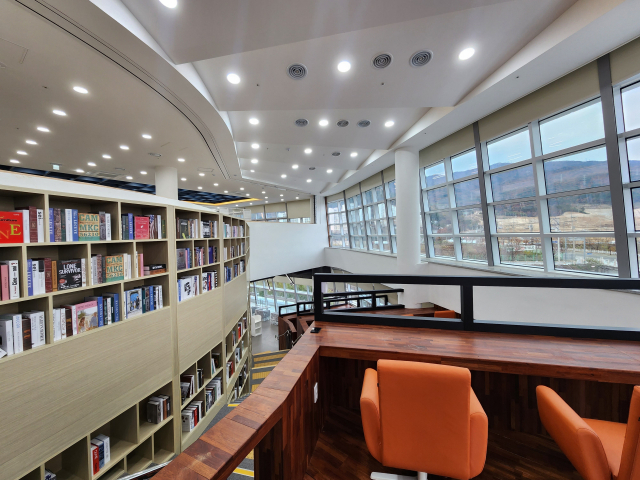 양산지혜마루 내에 위치한 삼산도서관 전경. 양산시 제공