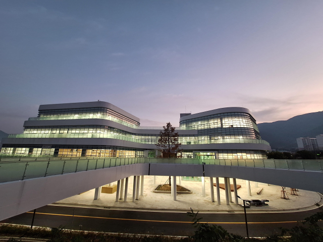 다음 달 1일부터 시범운영에 들어가는 양산지혜마루. 양산시 제공