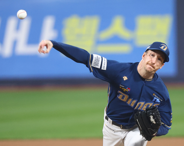 지난달 30일 경기도 수원케이티위즈파크에서 열린 2023 KBO 프로야구 포스트시즌 플레이오프 1차전 NC 다이노스와 kt wiz의 경기에서 6회 말 NC 선발 페디가 역투하고 있다. 연합뉴스 제공
