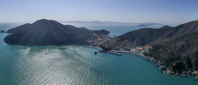 부산시는 가덕신공항 건설, 수출형신형연구로 개발 등을 핵심 사업으로 정해 국비 확보에 나선다. 강서구 가덕도 전경. 김종진 기자 kjj1761@