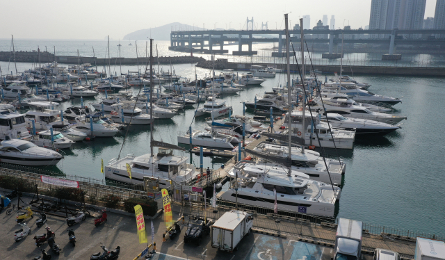 요트투어가 성황리에 운영되고 있는 부산 해운대구 수영만 요트경기장. 정종회 기자 jjh@