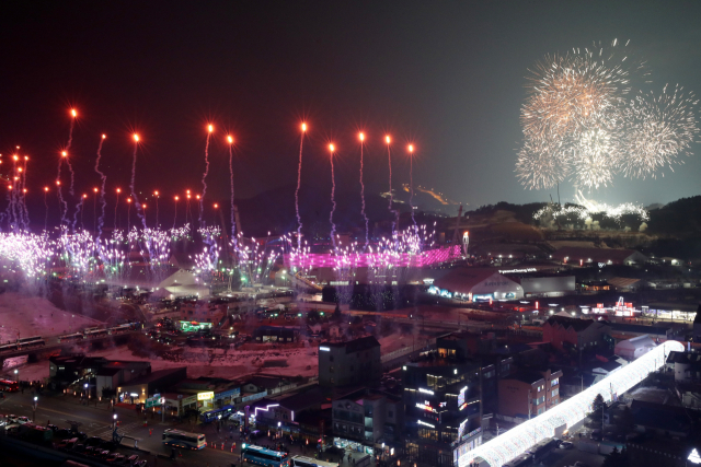 세 번의 노력 끝에 평창동계올림픽이 개최된 만큼, 부산도 한 번 더 도전하자는 목소리에 힘이 실린다. 2018년 열린 평창동계올림픽 개막식 모습. 연합뉴스