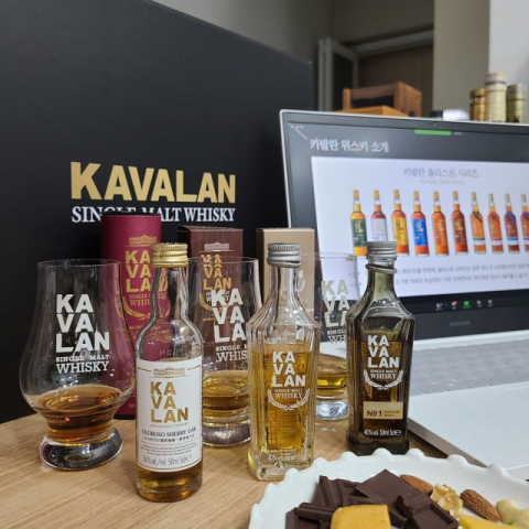 대만 싱글몰트 위스키 카발란 온라인 시음회에 함께한 한 참가자가 시음회 장면을 자신의 SNS 채널에 올렸다. 골든블루 제공