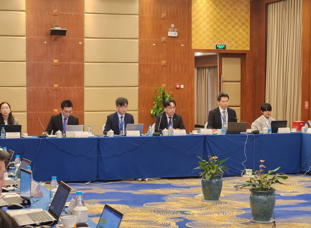 지난 29일 한국해운협회 부산사무소에서 열린 ‘해양환경 규제 대응 지원 바우처 사업 설명회’에서 한국해양진흥공사 이종훈 팀장이 설명하고 있다. 해양진흥공사 제공