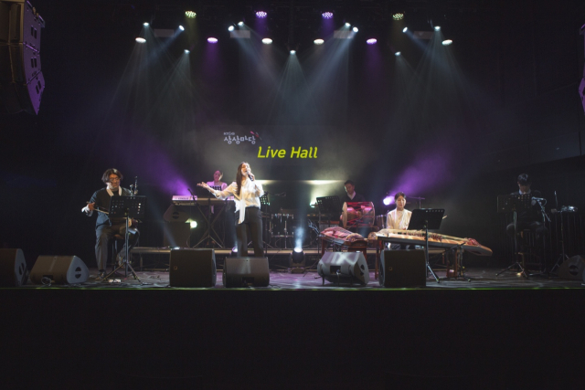 ‘탈피(TALPI)' 공연 모습. 을숙도문화회관 제공