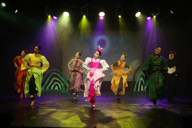 어린이 국악극 ‘동화나라 별별친구-강강숲에 떨어진 달님’ 공연 모습. 국립부산국악원 제공