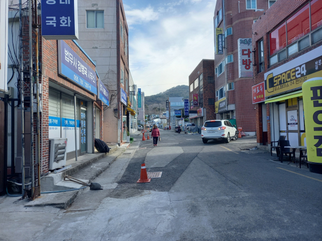 전선지중화 사업 완료 후 양산 원도심 거리 전경. 양산시 제공