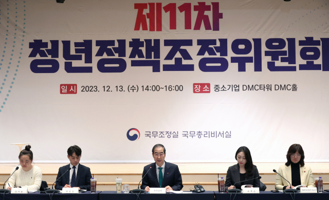 청년층이 ‘정주 여건’을 판단하는 데 운동적합성, 공공시설 접근성, 동네 안전 등이 영향을 미친다는 분석이 나왔다. 사진은 한덕수 국무총리가 지난해 서울 마포구 중소기업DMC타워에서 열린 제11차 청년정책조정위원회에 참석해 발언하는 모습. 연합뉴스