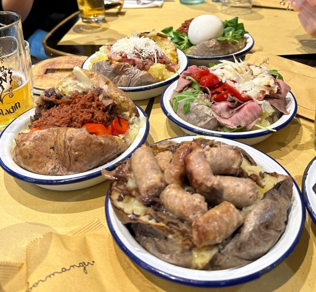 다양한 토핑이 들어간 토리노 감자 요리. 손준호 준투어 대표