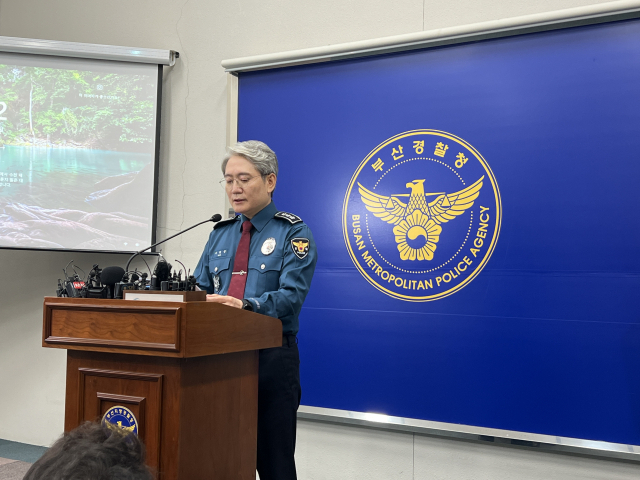 우철문 부산경찰청장이 10일 이재명 더불어민주당 대표 피습사건 수사결과를 발표하고 있다. 이현정 기자