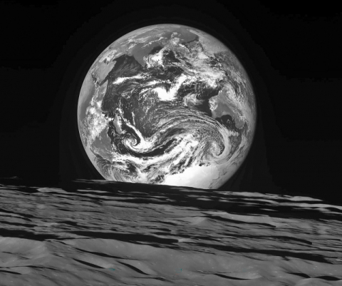 우주항공청의 초기 안착을 위해서는 국민 지지 확보, 정치권과의 소통, 조직 안정 등을 진두지휘할 초대 청장의 리더십이 무엇보다 중요하다는 지적이다. 한국항공우주연구원이 2022년 말 달 상공으로 발사한 ‘다누리’ 위성이 촬영한 지구의 모습. 연합뉴스