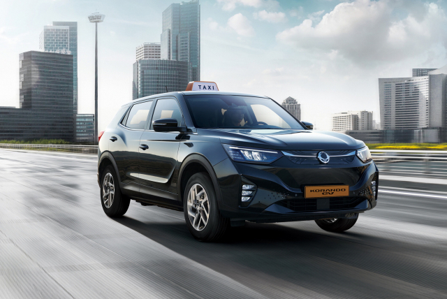 올해 국내 자동차 시장은 전기차와 하이브리드, SUV 신차가 대거 선보인다. KG모빌리티 ‘코란도EV’ 택시. KG모빌리티 제공