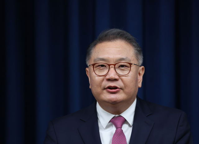 신설된 대통령실 과학기술수석에 임명된 박상욱 서울대 교수가 25일 서울 용산 대통령실 청사에서 소감을 말하고 있다. 연합뉴스