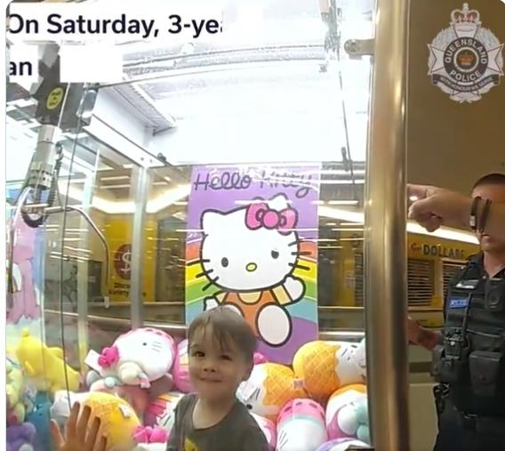 호주에서 인형뽑기 기계로 들어간 세살배기 구조. 퀸즐랜드 경찰 X 캡처. 연합뉴스