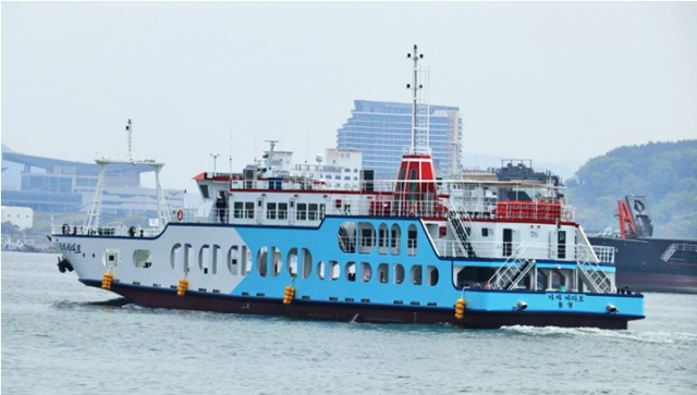 통영~욕지 항로를 운항하는 연안 여객선 가자바다로호. 부산일보DB