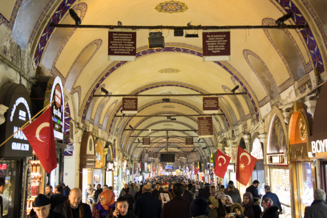튀르키예 이스탄불의 쇼핑 명소인 그랜드 바자르가 발 디딜 틈도 없이 쇼핑객으로 붐비고 있다. ⓒ박 로드리고 세희