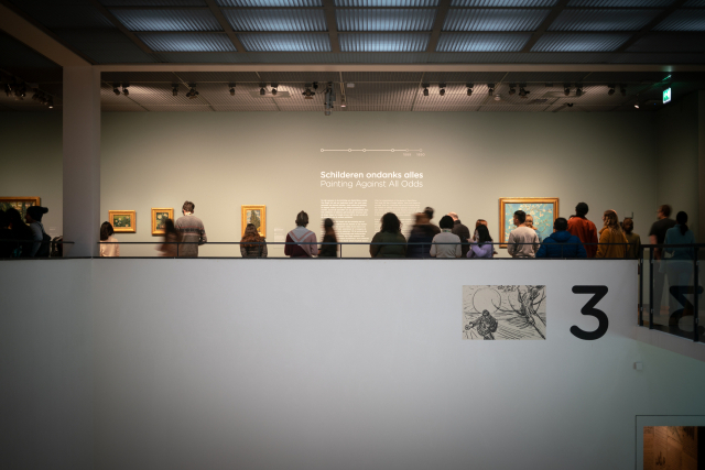 세계 각국에서 모인 관람객들이 네덜란드 암스테르담의 반 고흐 미술관에서 반 고흐의 작품을 둘러보고 있다. ⓒ박 로드리고 세희