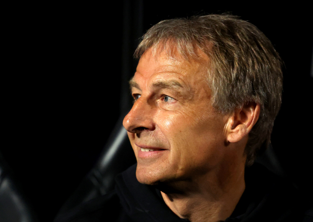 지난 7일(한국시간) 2023 아시아축구연맹(AFC) 아시안컵 4강전 한국과 요르단 경기에서 위르겐 클린스만 감독이 경기 시작을 기다리고 있다. 연합뉴스