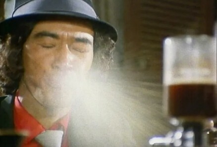 마츠타 유사쿠는 우리나라에서 '커피 뿜는 아저씨'로도 잘 알려져있다. 드라마 ‘탐정이야기’ 캡쳐.