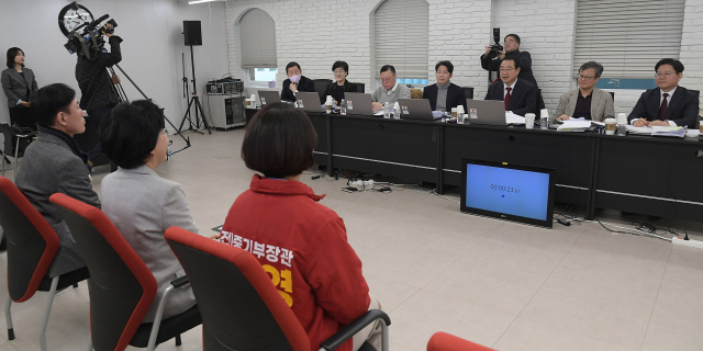 13일 오전 서울 여의도 국민의힘 중앙당사에서 4·10 총선 공천 신청자에 대한 면접이 본격적으로 시작됐다. 서울 중구 성동을에 지원한 예비 후보자인 이영 전 중소기업벤처부 장관, 이혜훈 전 의원, 하태경 의원이 공천심사를 받고 있다. 연합뉴스