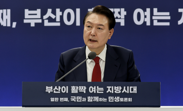 윤석열 대통령이 13일 부산시청에서 열린 ‘국민과 함께하는 민생토론회-열한 번째, 부산이 활짝 여는 지방시대’에서 발언하고 있다. 김종진 기자 kjj1761@