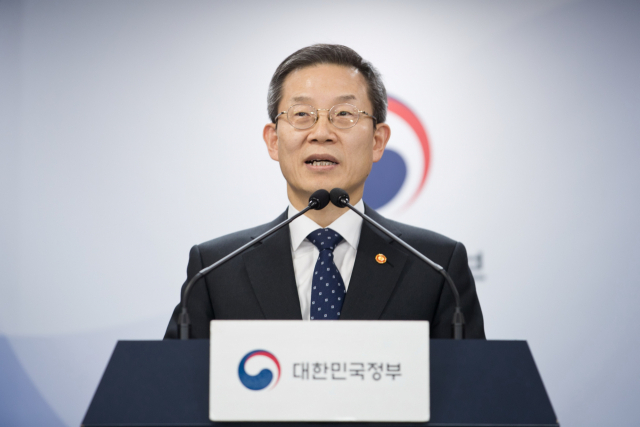 이종호 과학기술정보통신부 장관이 13일 오후 정부서울청사 본관 브리핑룸에서 '2024년 과학기술정보통신부 주요정책 추진계획' 관련 브리핑을 하고 있다. 과기정통부 제공