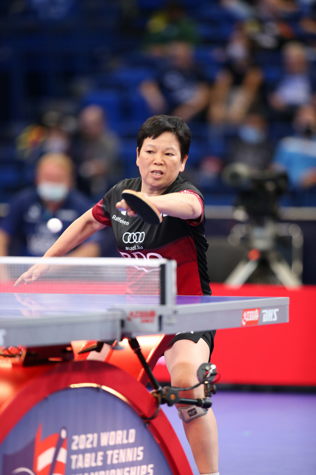 ‘BNK부산은행 2024 부산세계탁구선수권대회’ 참가 선수들 중 최고령인 만 60세 니샤리엔(룩셈부르크). 부산세계탁구선수권 조직위 제공