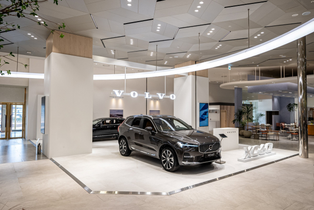 볼보차 공식 딜러 아이언모터스의 롯데백화점 부산 동래점 팝업스토어 모습. 아이언모터스 제공