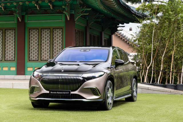 올해 국내 시장에 현대차와 메르세데스-벤츠 등 글로벌 메이커들이 대형 전기 SUV 신차들을 대거 출시, 판매 대결을 펼칠 것으로 예상된다. 메르세데스-벤츠의 ‘마이바흐 EQS SUV’모습. 벤츠코리아 제공
