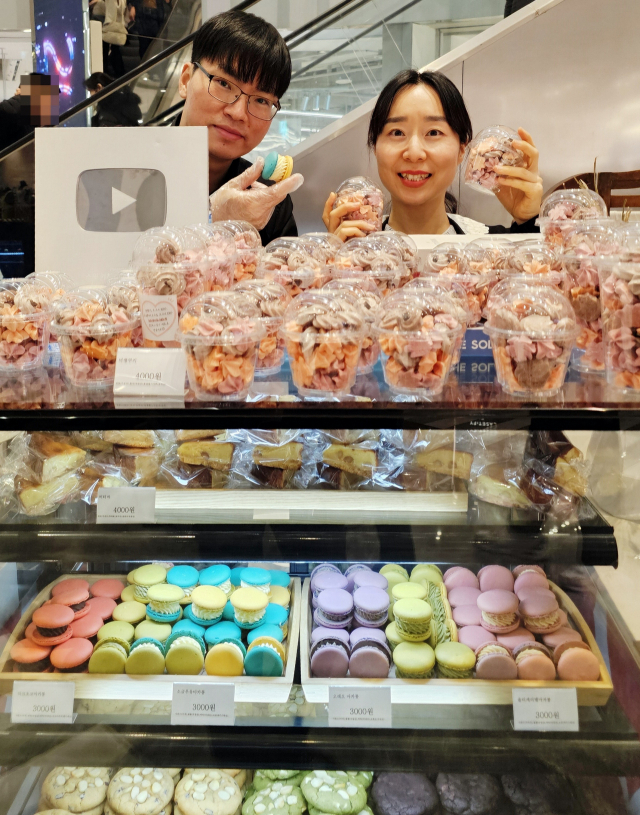 밸런타인데이를 맞아 신세계백화점 센텀시티점이 14일까지 지하 2층 하이퍼그라운드에서 밸런타인데이 기념 디저트 기획전을 진행했다. 신세계백화점 제공