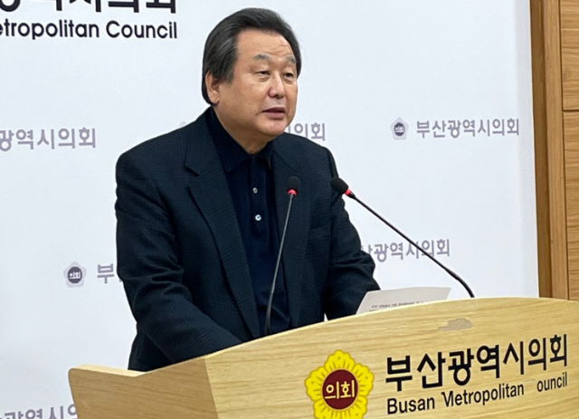 국민의힘 전신인 새누리당 대표를 지낸 김무성 전 의원이 15일 공천 신청을 철회했다. 연합뉴스