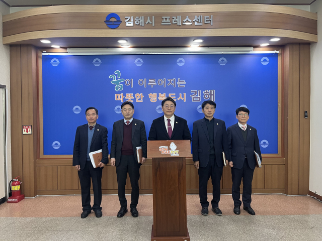 홍태용 김해시장이 15일 시청에서 기자회견을 열고 삼계동 역사 건립에 대한 의지를 밝혔다. 이경민 기자