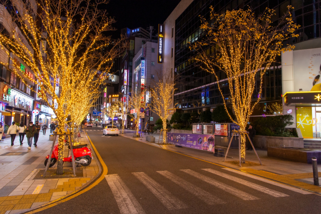 빛축제가 열린 부산 동구 조방 앞 거리. 동구청 제공