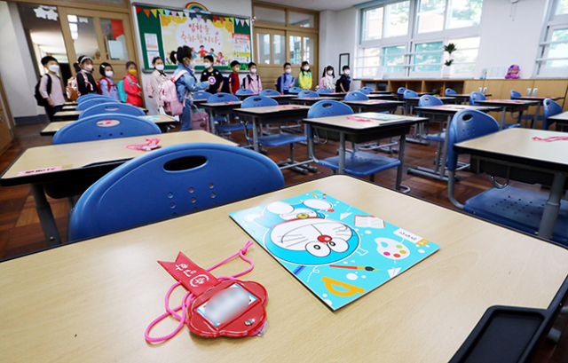 부산 동래구의 한 초등학교 1학년 교실 모습. 부산일보DB