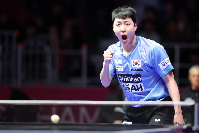 16일 부산 벡스코에서 열린 ‘BNK부산은행 2024 부산세계탁구선수권’ 조별리그 1차전 한국과 폴란드 경기에서 임종훈이 점수를 따낸 뒤 주먹을 불끈 쥐고 있다. 부산세계탁구선수권 조직위 제공