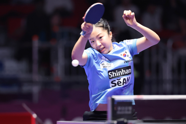 17일 오후 부산 벡스코에서 열린 ‘BNK부산은행 2024 부산세계탁구선수권대회’ 여자 5조 2차전에서 말레이시아를 상대로 승리를 거둔 한국 여자팀의 신유빈. 부산세계탁구선수권 조직위 제공