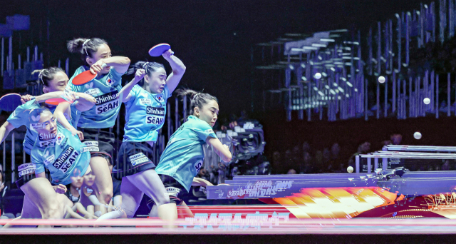 탁구 국가대표 전지희가 18일 오후 부산 해운대구 벡스코에서 열린 ‘BNK부산은행 2024 부산세계탁구선수권대회’ 여자단체전 조별리그 5조 3차전 대한민국과 푸에르토리코의 경기에서 리시브를 하고 있다. 김종진 기자 kjj1761@