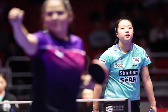 탁구 국가대표 신유빈이 18일 오후 부산 해운대구 벡스코에서 열린 ‘BNK부산은행 2024 부산세계탁구선수권대회’ 여자단체전 조별리그 5조 3차전 대한민국과 푸에르토리코의 경기에서 시합이 잘 안 풀린다는 듯한 표정을 짓고 있다. 부산세계탁구선수권 조직위 제공