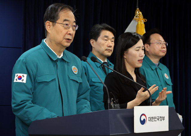 한덕수 국무총리가 18일 정부서울청사에서 의대정원 증원 필요성 및 의사 집단행동 관련 대국민 담화문을 발표하고 있다. 연합뉴스