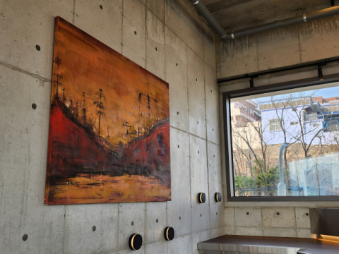 ‘부둣가 이야기’가 아브니르에 전시되어 있다.