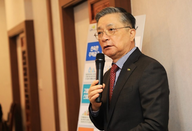 이한준 한국토지주택공사 사장이 20일 정부세종청사 인근에서 출입기자단과 간담회를 갖고 있다. LH 제공