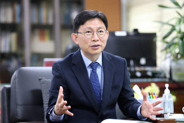 최근 제42대 국립수산과학원장에 취임한 최용석 원장이 <부산일보> 취재진과 취임 후 첫 언론 인터뷰를 진행했다. 국립수산과학원 제공