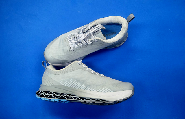 메타 구조 적용 트레킹화. 부산시 제공