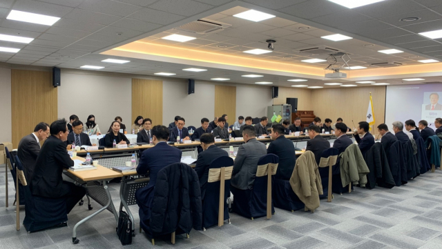 20일 부산 중구 팬스타크루즈플라자 빌딩에서 2024 세계해양포럼(WOF) 기획위원회 발대식 겸 1차 회의가 열렸다. WOF 사무국 제공