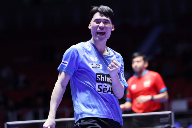 한국 탁구 남자대표팀 장우진이 지난 21일 ‘BNK부산은행 2024 부산세계탁구선수권대회’ 16강전에서 인도를 상대로 득점을 한 뒤 포효하고 있다. 부산세계탁구선수권 조직위 제공