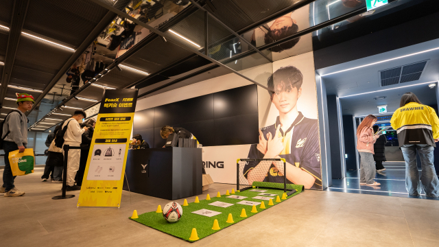 부산을 연고지로 둔 프로게임단 FearX(피어엑스)와 의류 브랜드 FCMM이 팬들을 대상으로 브랜드데이를 진행했다. SBXG 제공