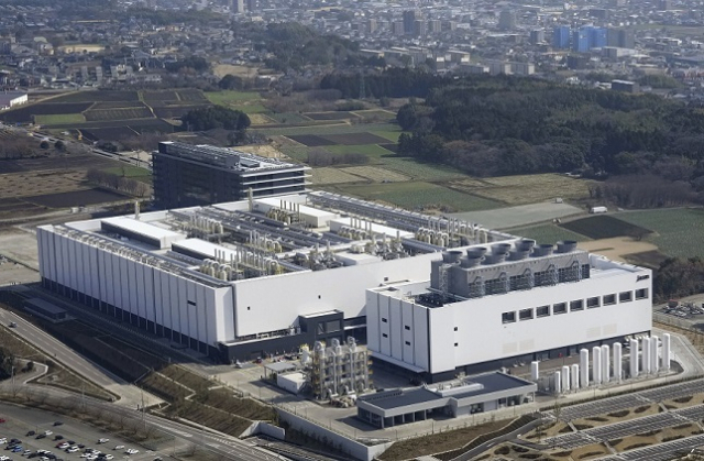 일본 규슈 구마모토현에 세계 파운드리(반도체 수탁생산) 1위 업체인 대만 TSMC의 제1공장이 문을 열었다. 연합뉴스